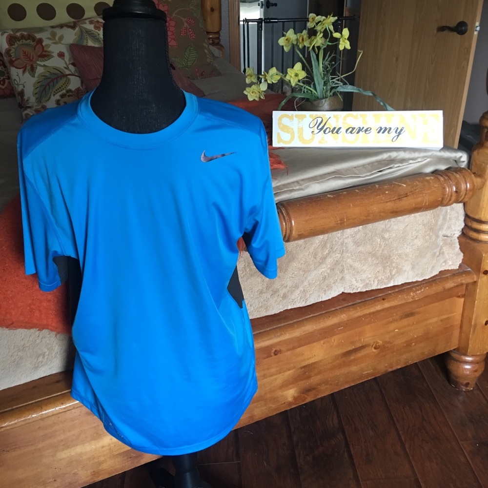 Men’s Nike dri-fit t-shirt medium